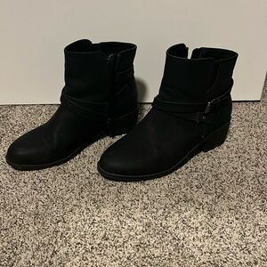 Life Stride Black short boots. Size: Women’s 8.5